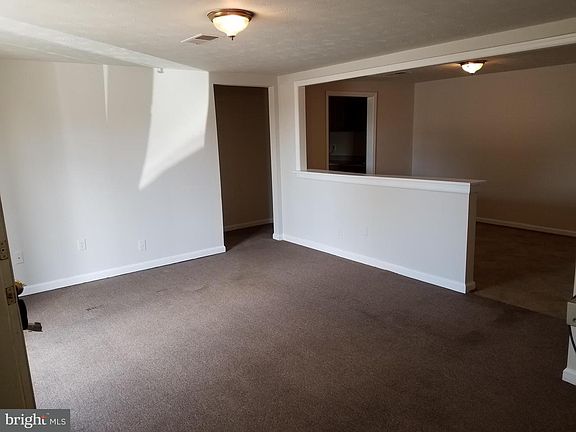 5th image of 1202A N Royal Ave