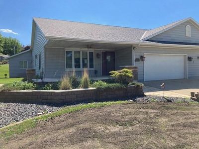 620 Des Moines Dr, Windom, MN, 56101