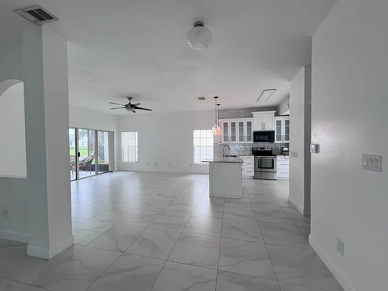 5795 Parkview Point Dr — Photo 2