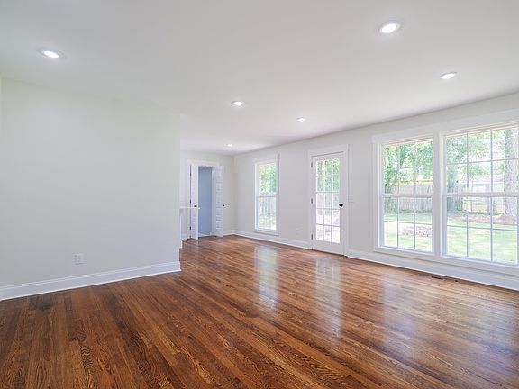 5th image of 38 Loganberry Cir