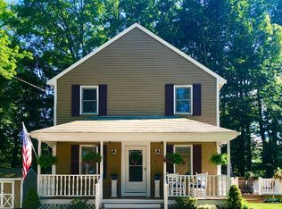 12 Lingan St, Halifax, MA 02338