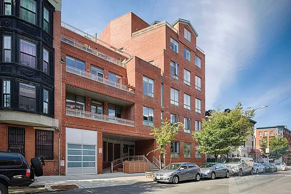 Sold by Rolling Stone Realty LLC | media 8