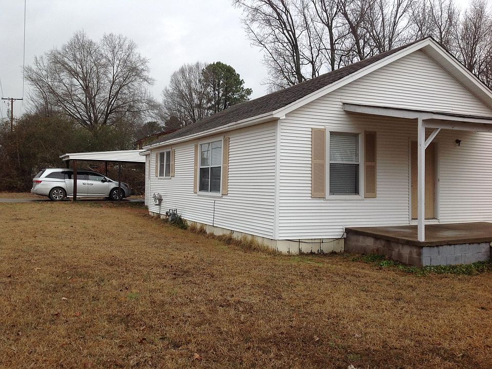 Side of house w/carport