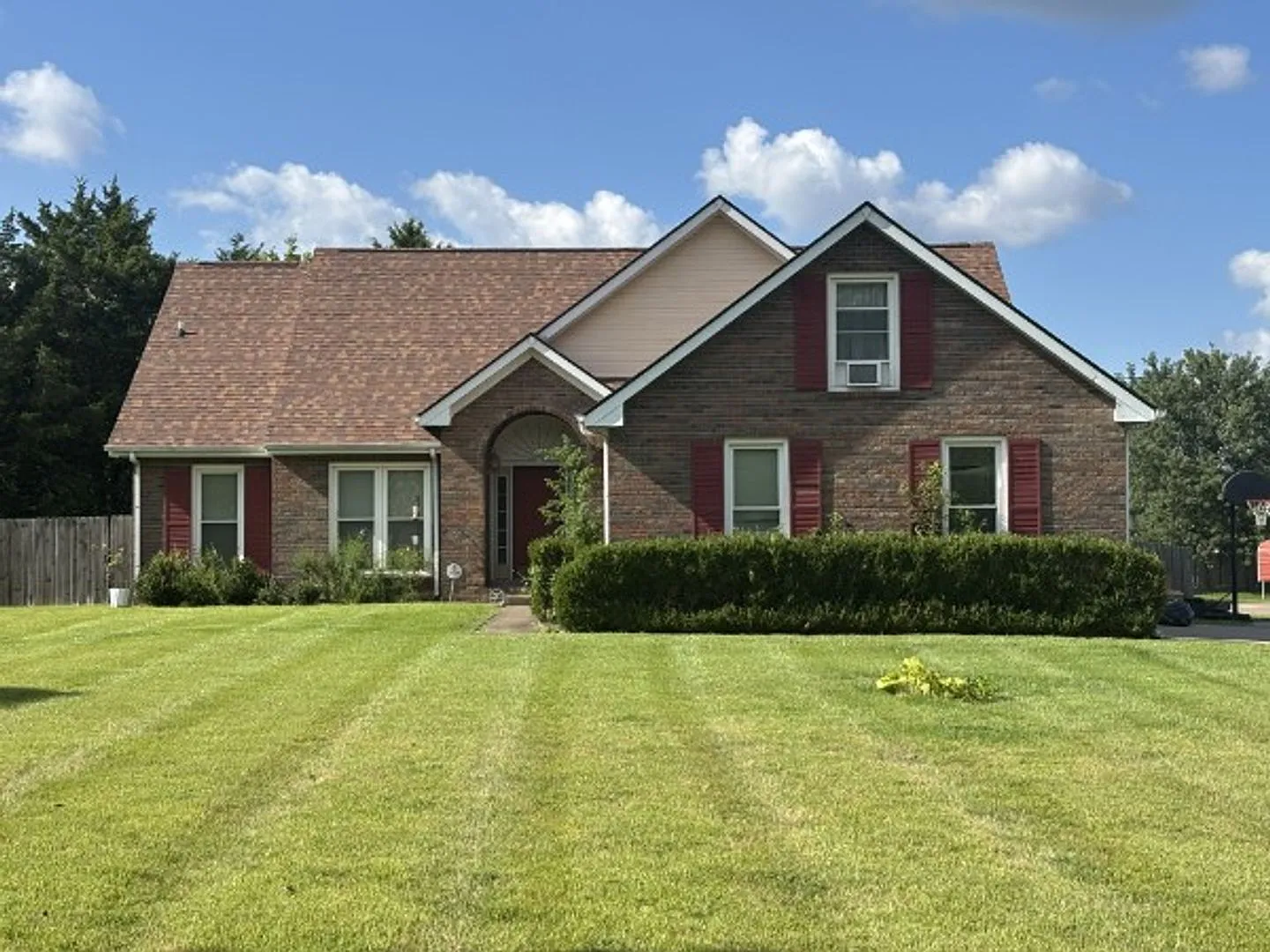 Spacious 3 Bedroom 2 Bath Brick Home — Photo 3