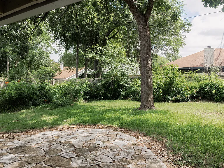 2413 Wood Chase Trl — Photo 33
