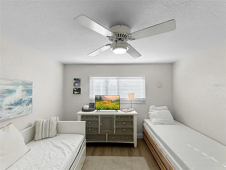 2505 Bay Blvd #1 — Photo 23