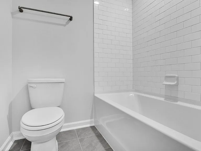 840 McKenzie Park Ter — Photo 34