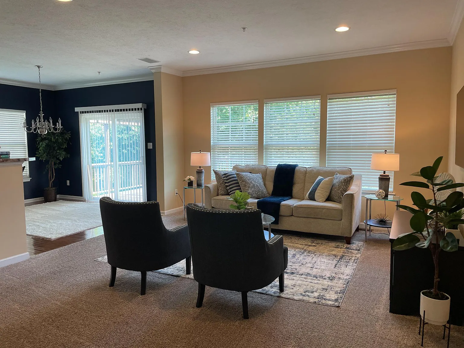 3 bed, 2200 sqft, $2,750 — Photo 2