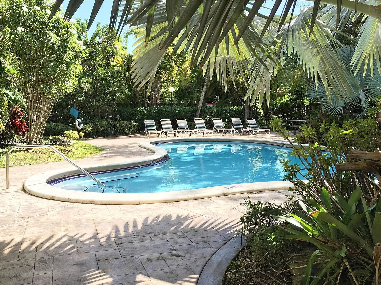 Dadeland Grove Condo — Photo 2