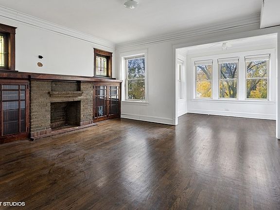 2nd image of 3028 W Eastwood Ave