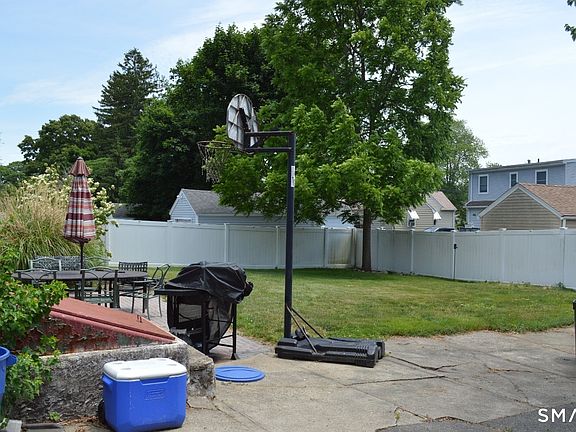 3rd image of 421 Wakelee Avenue