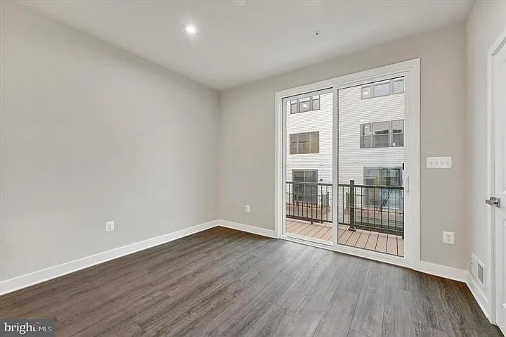 815 Lennox St — Photo 16