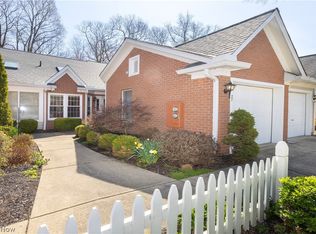 225 Westwind Dr UNIT 27, Avon Lake, OH 44012