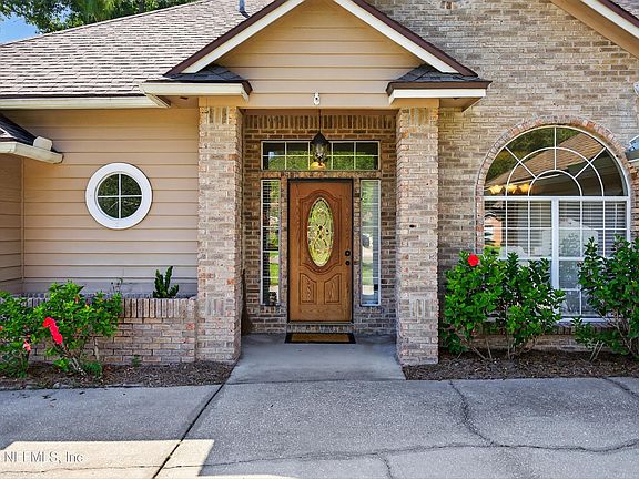 3rd image of 629 HUMMINGBIRD Court