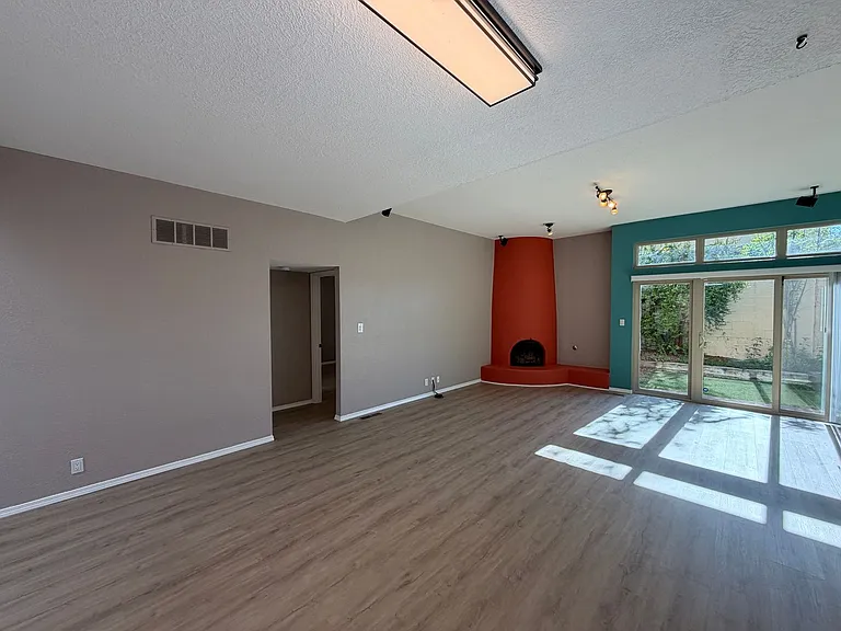 7924 Woodridge Dr NE — Photo 10