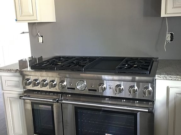 4th image of 375 N Oakwood Dr