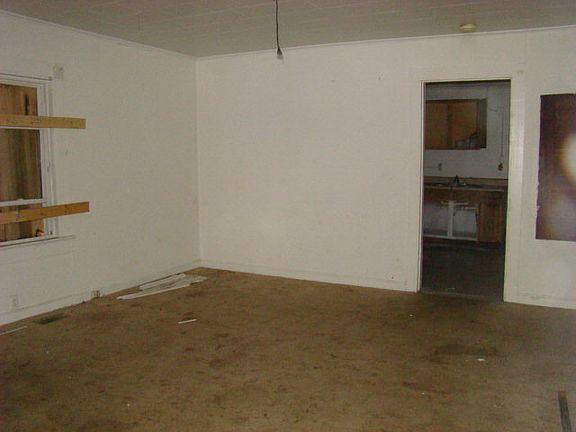 5th image of 612 Clyde St