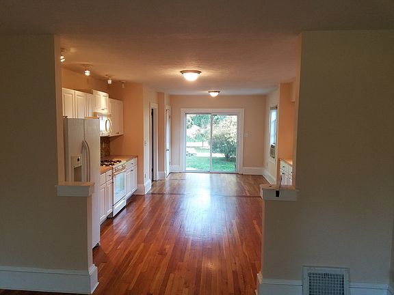 3rd image of 4125 Royalwood Rd