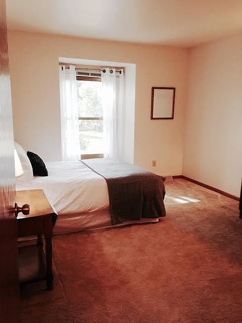 1st image of 887 Hemlock Dr #887