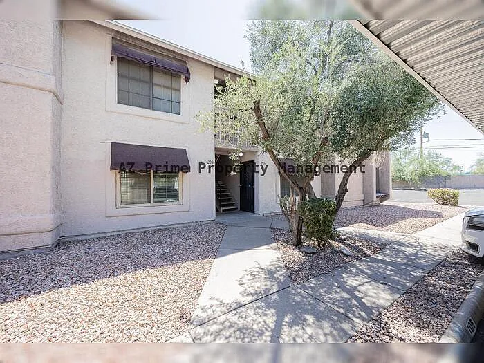 2 bed, 2.0 bath, 779 sqft, $1,295 — Photo 3