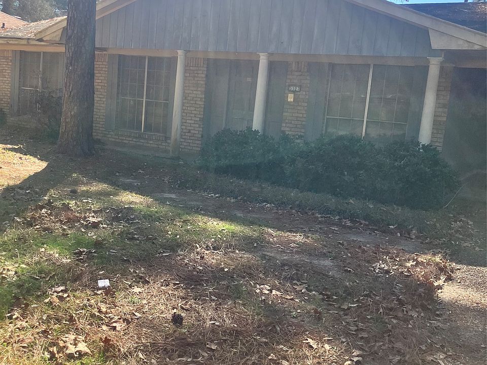 1st image of 3327 Warwick Dr