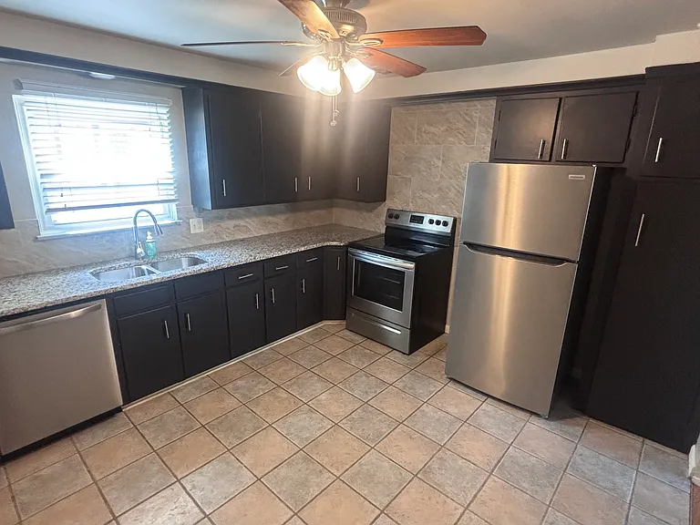 291-301 Riverside Dr #3 — Photo 1