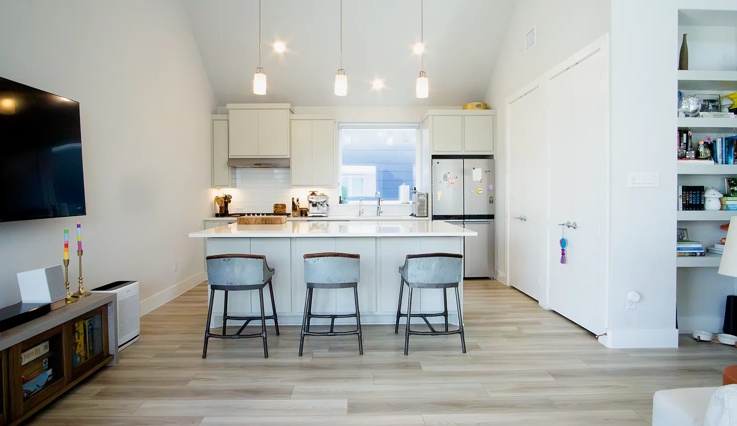 3 bed, 3.5 bath, 1610 sqft, $3,100 — Photo 2