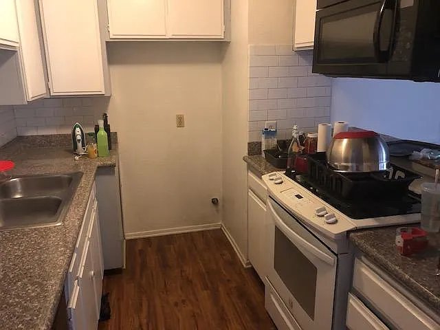 5320 Whitsett Ave #11 — Photo 15