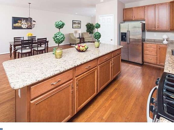 4th image of 270 Cherry Ln