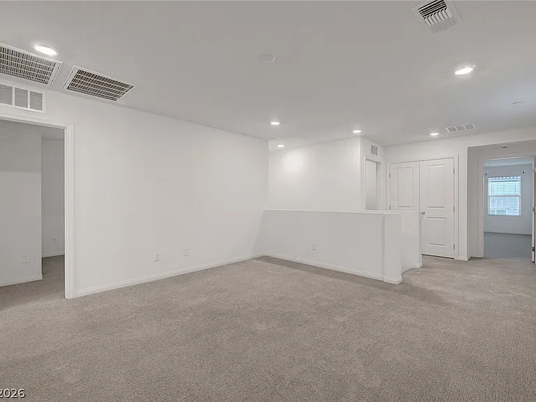 8454 Vacarez Dr — Photo 32