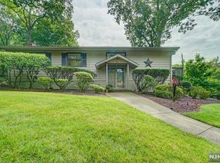 410 Holly Pl, Northvale, NJ 07647