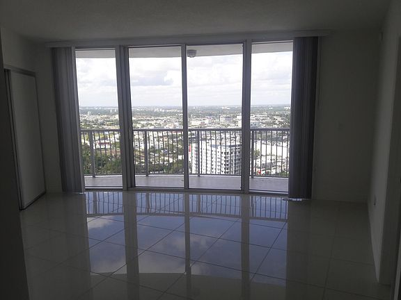 4th image of 1750 N Bayshore Dr APT 3615