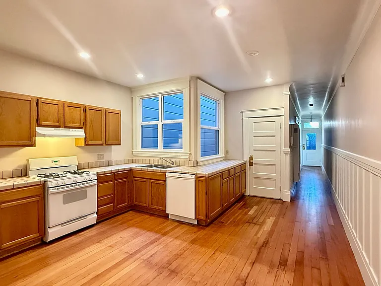 1759 Chestnut St #C — Photo 6