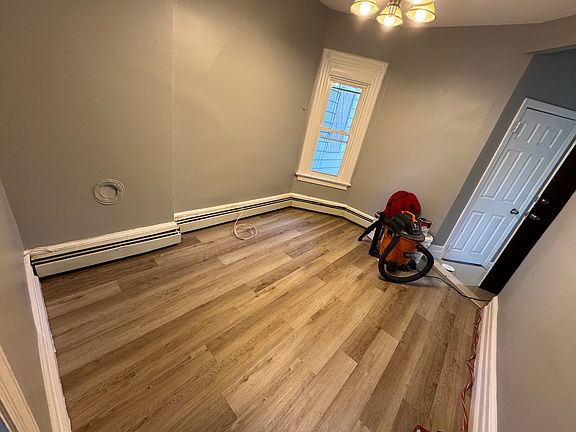 5th image of 266 1/2 Garside St Floor 2