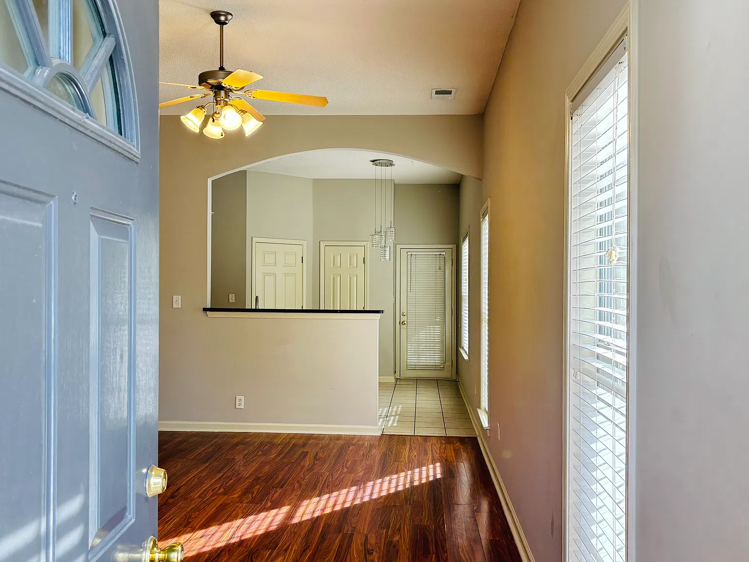 3 bed, 1408 sqft, $1,595 — Photo 2