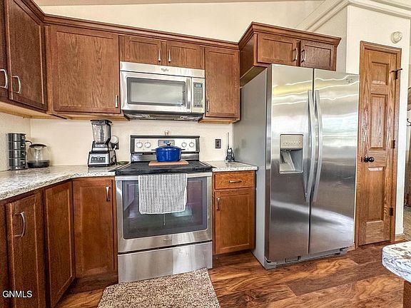 4th image of 2849 McNally St