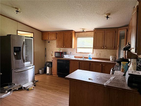 5th image of 180 E Bellevue Ln