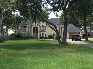 7110 Plantation Dr, Cove, TX 77523