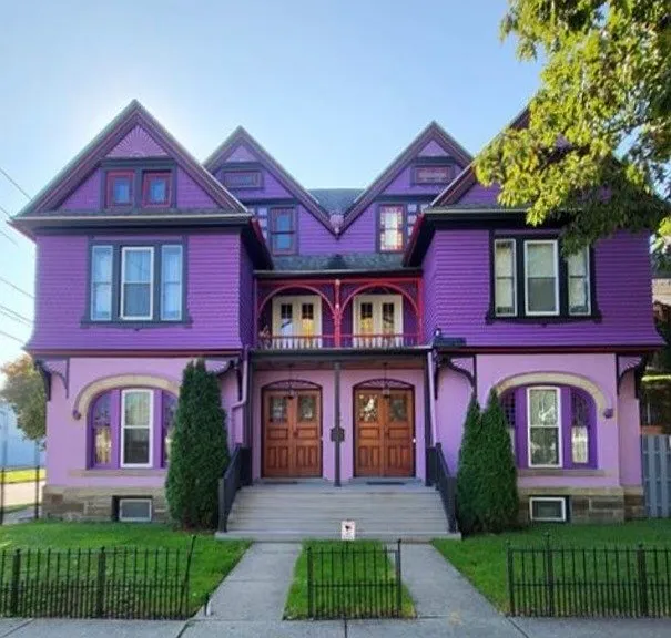 301 W Clinton St — Photo 1