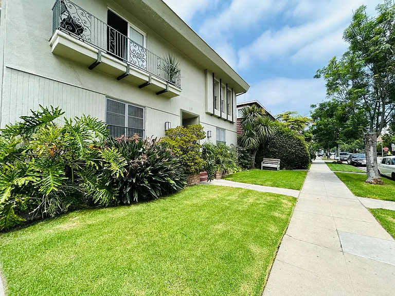 215 S Elm Dr — Photo 10