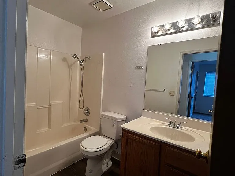 1720 N Woodland St — Photo 9