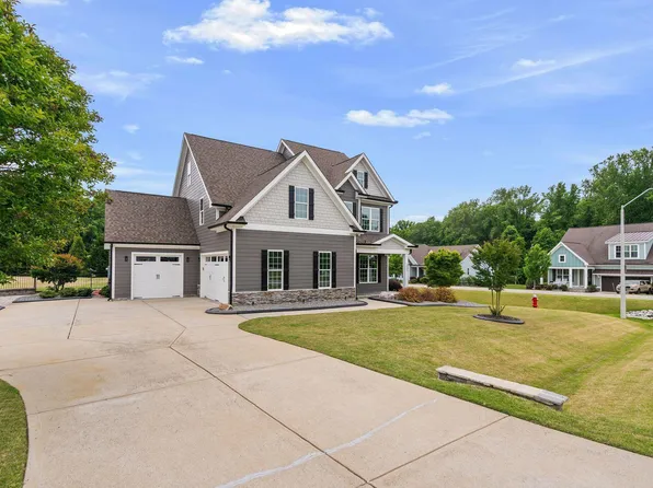 221 Misty Moonlight Dr, Willow Spring, NC 27592