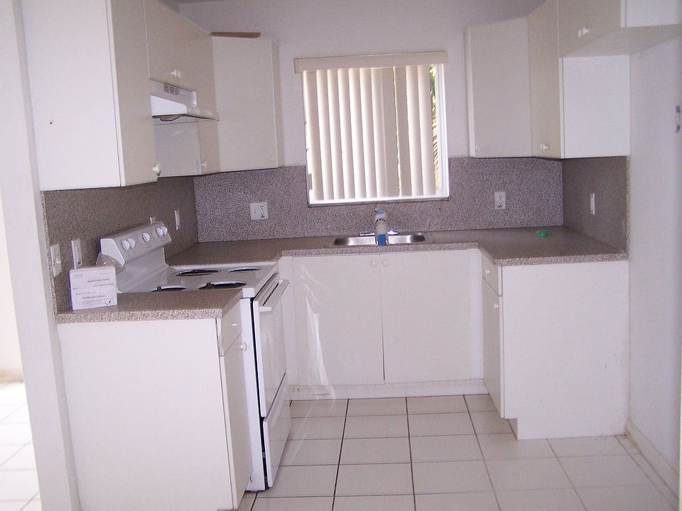 2nd image of 13946 NE 2nd Ave #2D