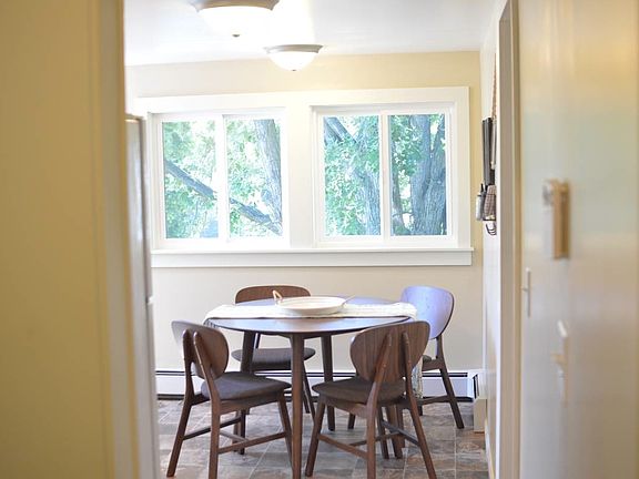 3rd image of 536 Woodford St #2BR