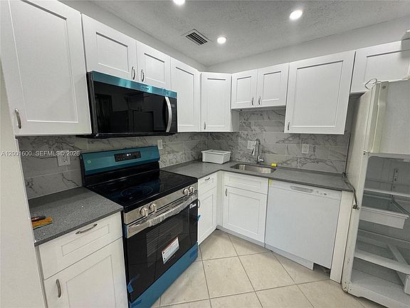 5th image of 700 Layne Blvd APT 115