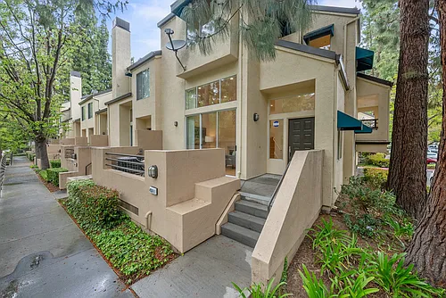 430 Galleria Dr Photo 1