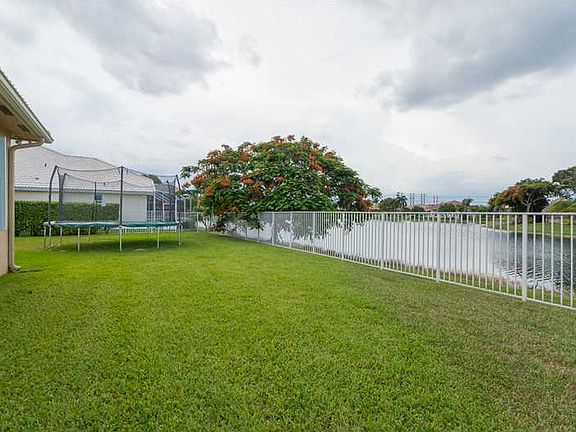 4th image of 16443 Segovia Cir S