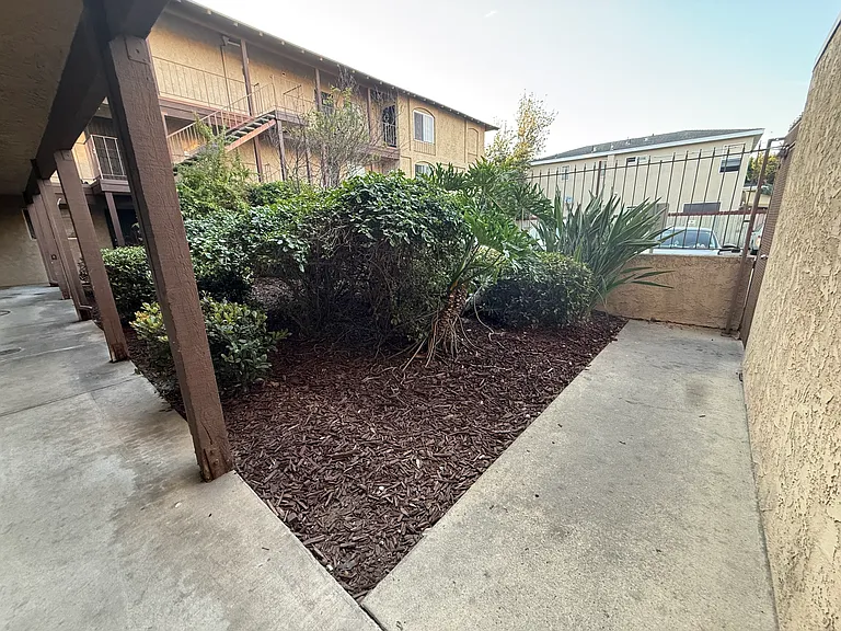 4240 Menlo Ave #12 — Photo 27