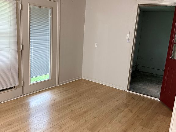 4th image of 2503 Broadview St