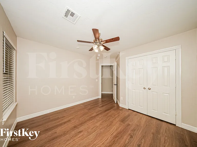 17205 Vitoria Dr — Photo 8